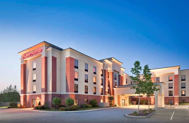 Relax in Smithfield: Cozy Suites with Modern Amenities & Free Parking