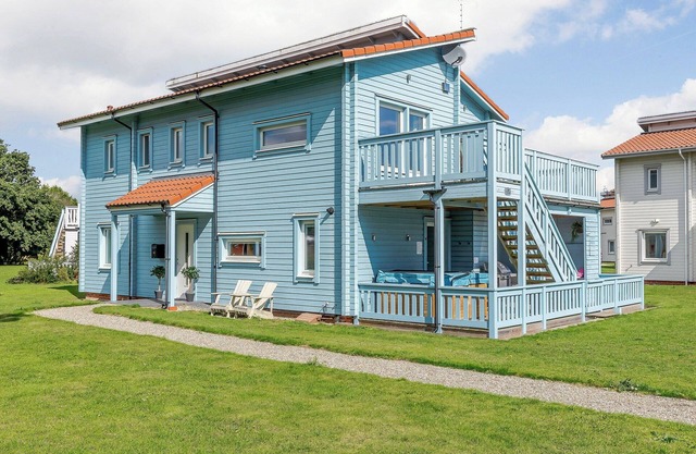 Relax in the hot tub whilst enjoying open views over the golf course and lakes.