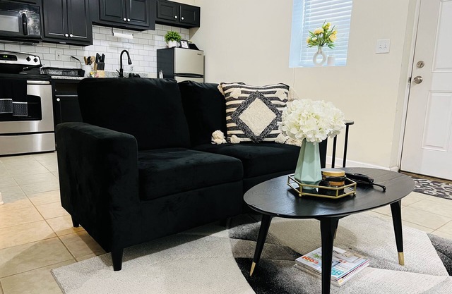 Relax in this 7-mins-Away E’thing Cozy Modern Studio-Near BWI,Arundel Mills etc