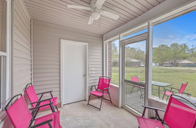 Relax Near Downtown Charleston and Beaches