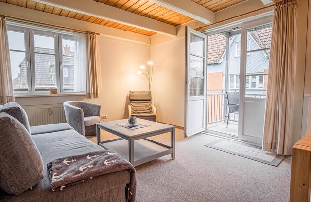Relaxed vacation apartment "Haus Möwe" right by the sea on Pellworm!