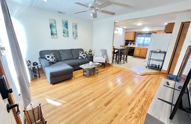 Relaxing 3-bedroom apartment with WiFi, AC in Crosslanes.