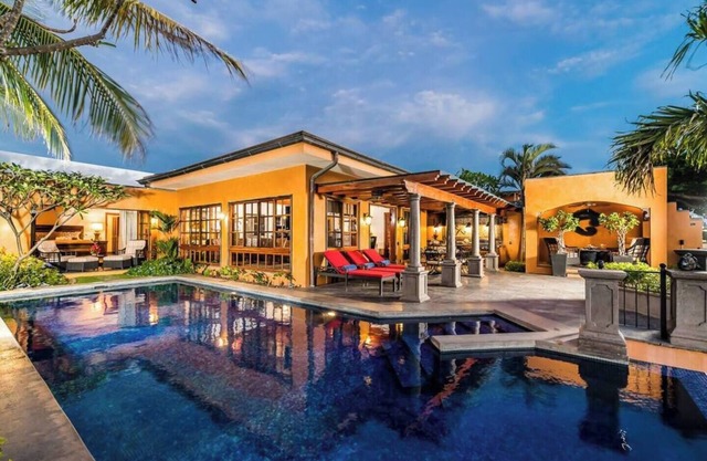 Relaxing beachfront home- internet, a/c, gas grill, full kitchen, BBQ