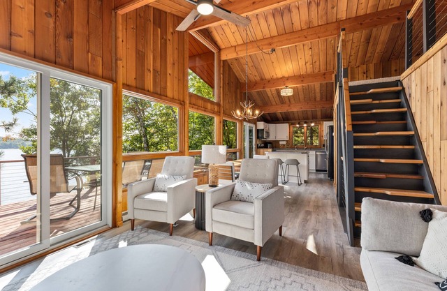 Relaxing Cabin Retreat with Lakeside Firepit, Swimming & Beautiful Lake Views