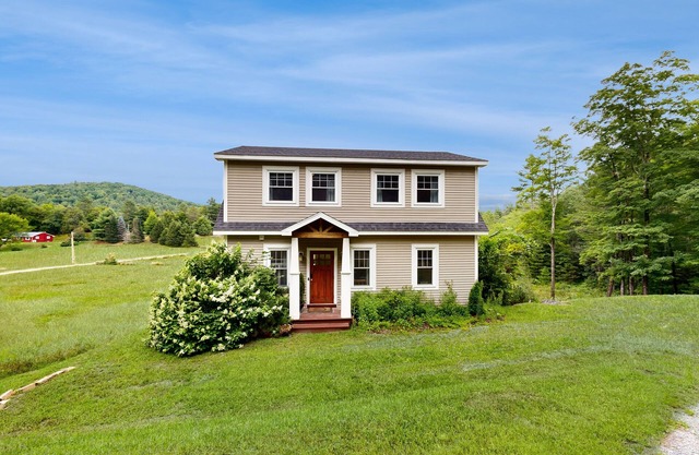 Relaxing home, gas fireplace, jetted tub, wifi, ping-pong, w/d, views & wifi