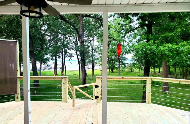 Relaxing Lakefront Home w/Boat Dock, Fire-pit and private Walk-in Beach! Gated