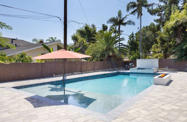 Relaxing pool house