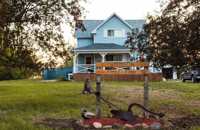 Relaxing Prairie Farm House for Travelers, Birders and Hunters