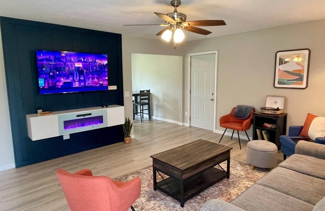 Relaxing Retreat - Near Parks and Downtown Life