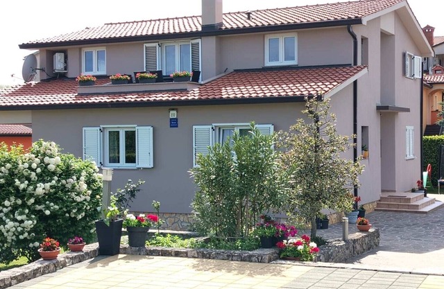 Relaxing rural apartment with playground and grill