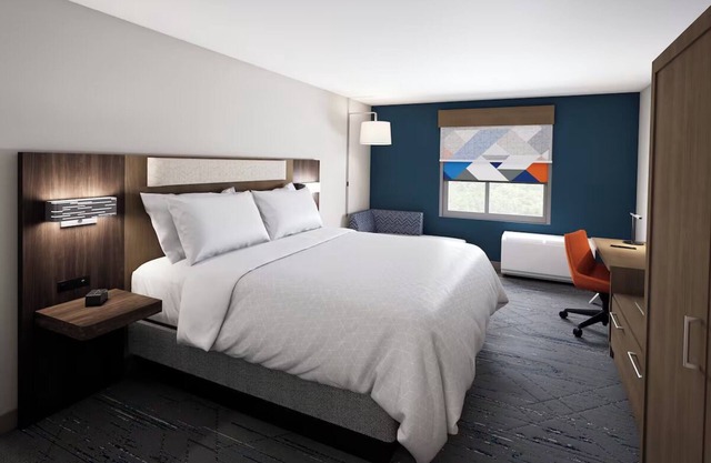 Relaxing Stay Near Orlando Attractions with Free Breakfast & Pool Access