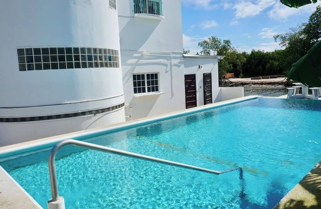 Relaxing Studio w SeaView Pool & Deck near Airport