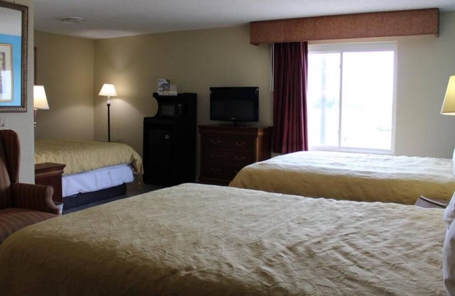 Relaxing Vacation! 2 Great Units Near Riverbend Park, Free Breakfast & Parking