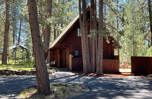 Relisted after Remodel, Cedar Chalet, New Hot Tub, Top Guest Reviews, Dog OK