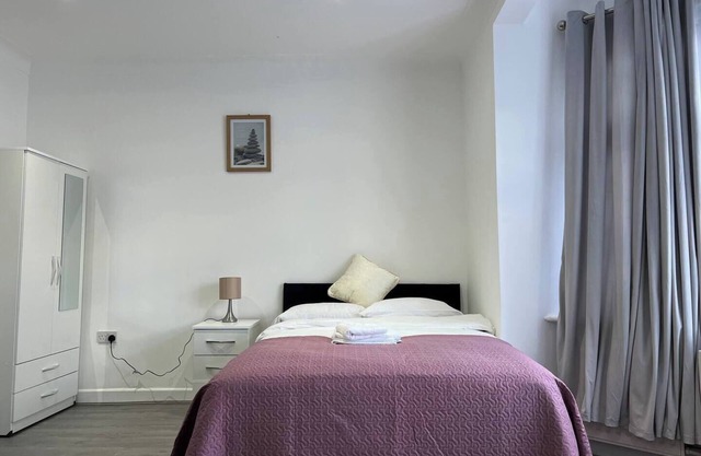 Remarkable 2-Bed Apartment in Ilford, London