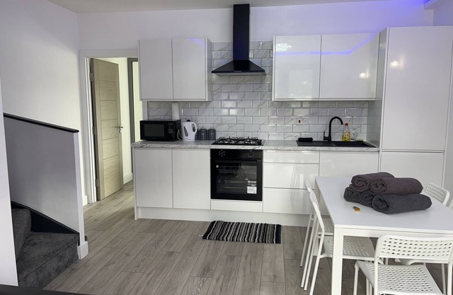 Remarkable 3-Bed Apartment in London