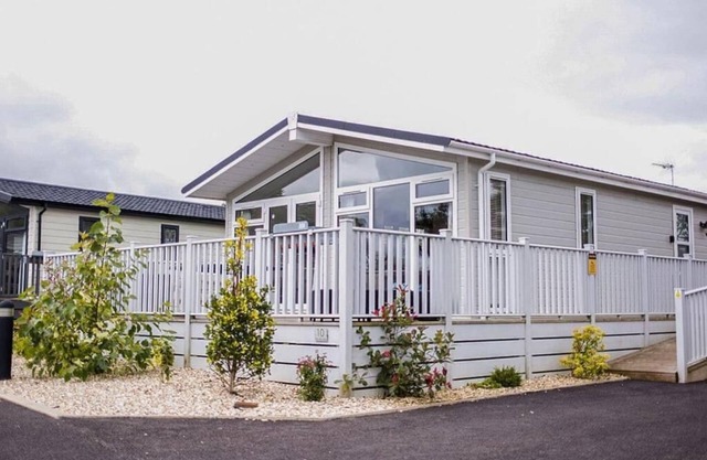 Remarkable 3-Bed Lodge in Honiton