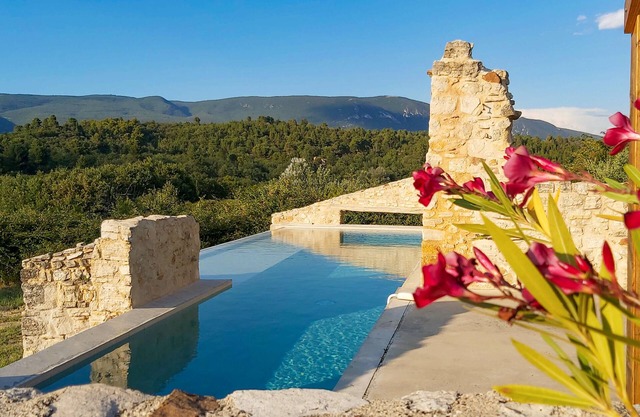 Remarkable architectural countryside appartment with far reaching views and pool