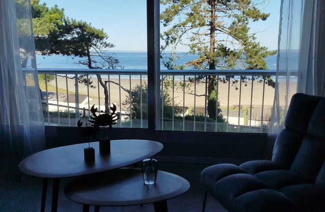 Remarkable residence facing the wonderful Bay of Douarnenez!