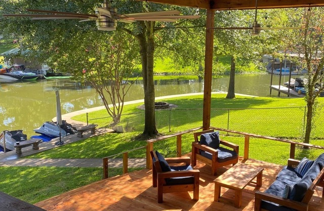 Remodeled Lake Home In Quiet Cove