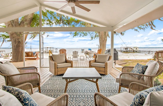 Remodeled Lake House on Lake Weir