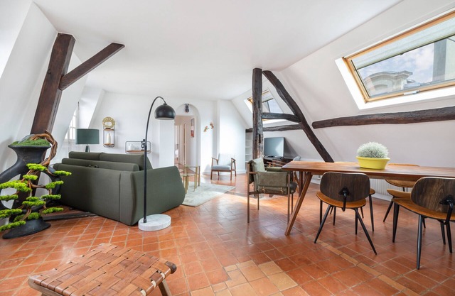 Renaissance, 2BR/1BA, 5 people