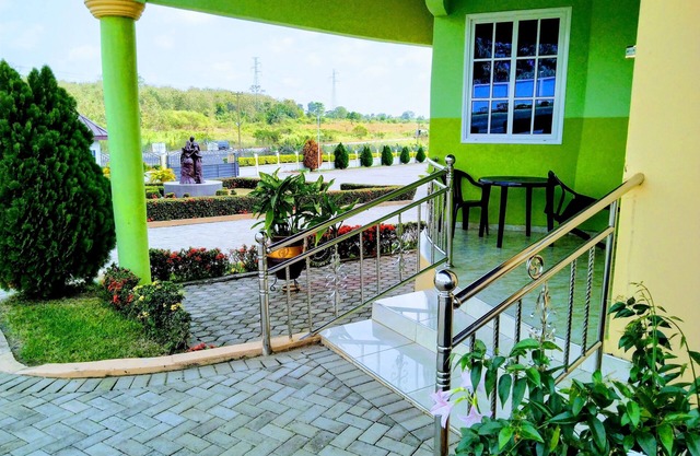 Renajoe Exclusive Centre