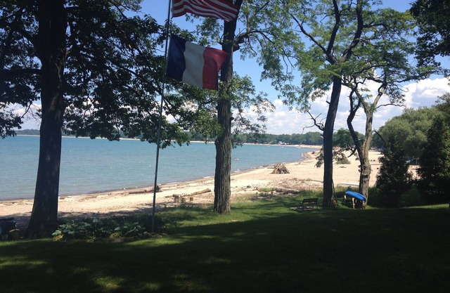 Renee's Lake House: Lakefront home with Beautiful views of Lake Erie.