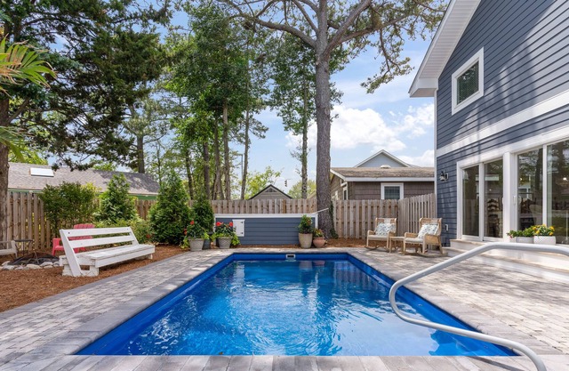 Reno’d in 2020, 5BR, heated pool, firepit, fenced backyard, character & charm!