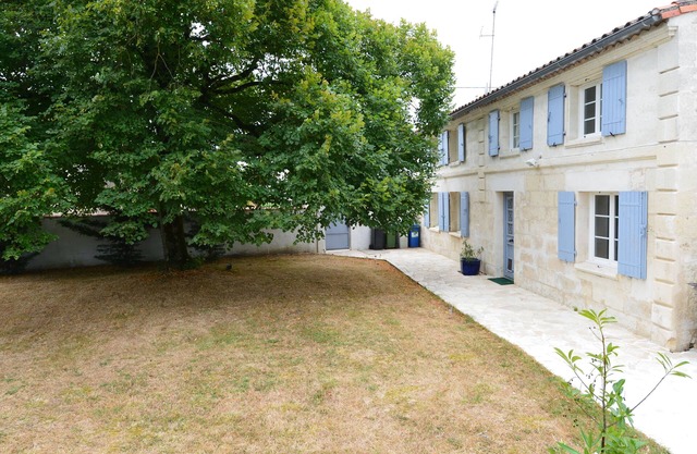 Renovated Charentaise property with private pool.sleeps 9. Pets allowed