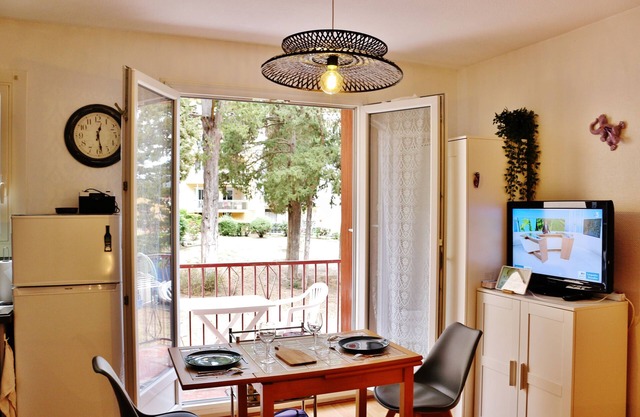 Renovated studio/wooded park 3 minutes from the town centre