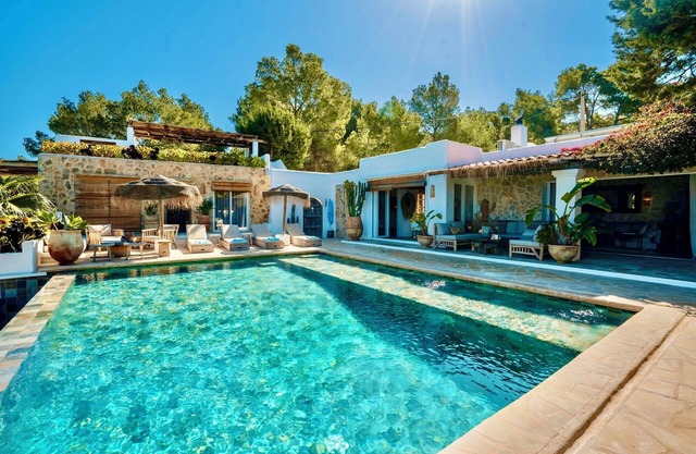 Renovated finca, swimming pool, terrace and garden, sea and sunset views