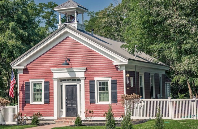 Renovated 1840's Schoolhouse: Hot Tub, Fireplace, King Bed Bliss