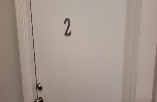 Renovated, 1BR, Luxury Amenities, Nice Neighbors, Quiet Pets OK, AC, Essentials