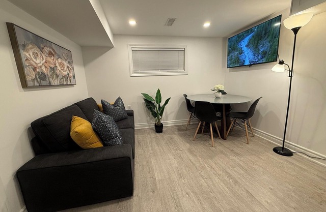 Renovated 2-Bedroom Little Italy