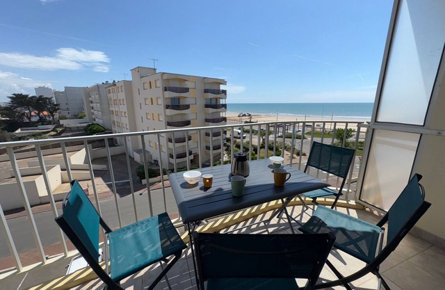 Renovated apartment 50m from sea for 6 people