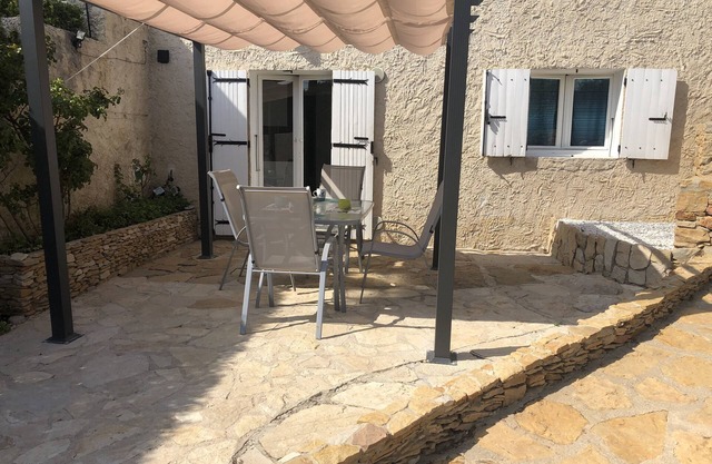 Renovated apartment with south-facing terrace in a quiet location near the beaches and Calanques of Cassis