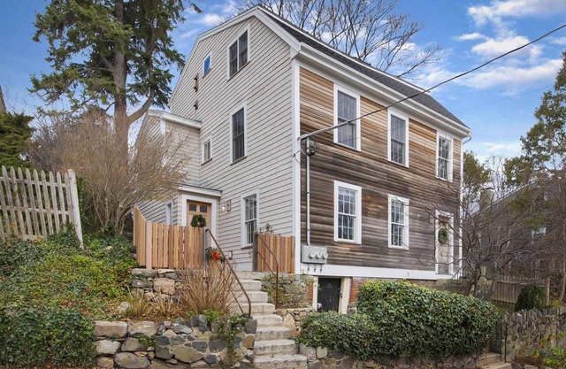 Renovated Apartment in Marblehead Historic District