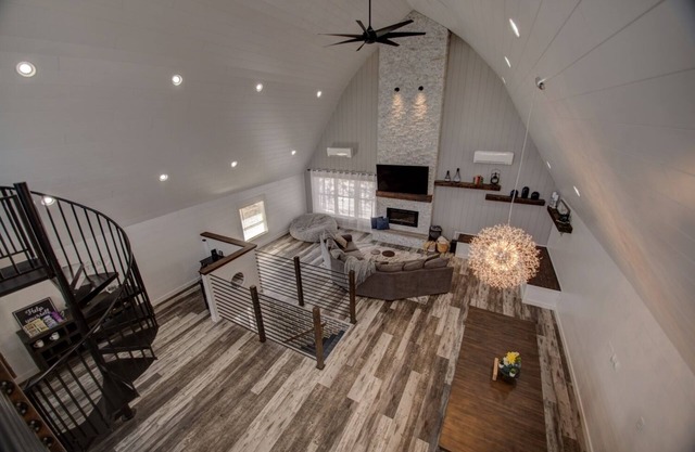 Renovated Barn Sure To Impress with Loft & Game Room!