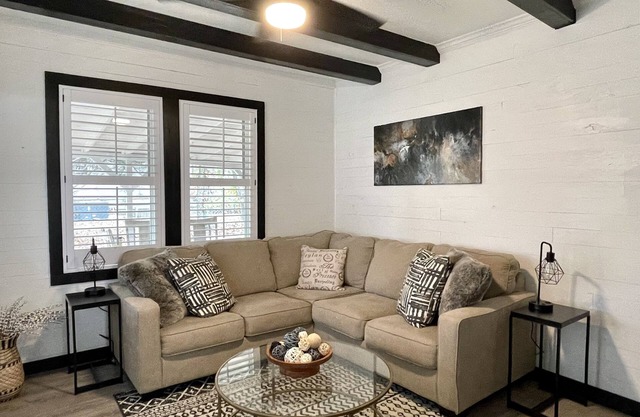 Renovated Calera Farmhouse Home!