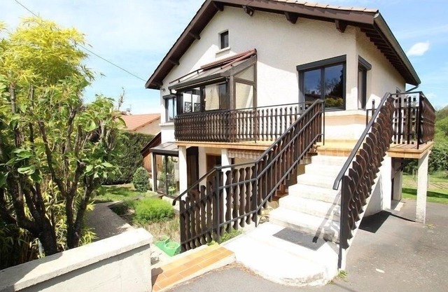 Renovated cottage with terrace near Retournac