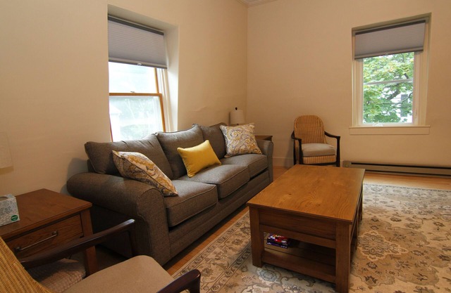 Renovated downtown Bar Harbor apartment, park and walk to shops and restaurants.
