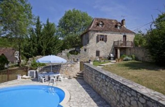 Renovated farmhouse with heated pool