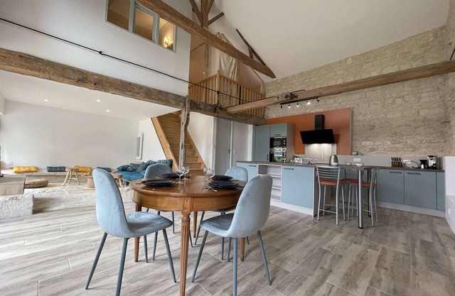 Renovated Farmhouse: 4 Sleeps, Garden, Near Sea, La Rochelle Proximity