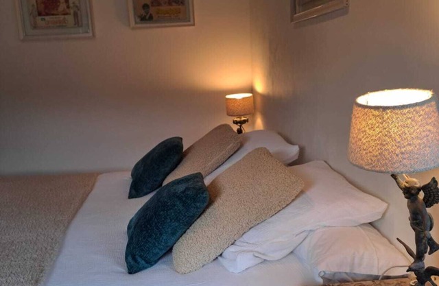 Renovated Farm House Bed breakfast close to Macon