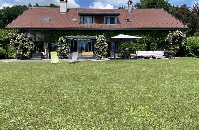 Renovated farmhouse with panoramic view on the lake and the mountains