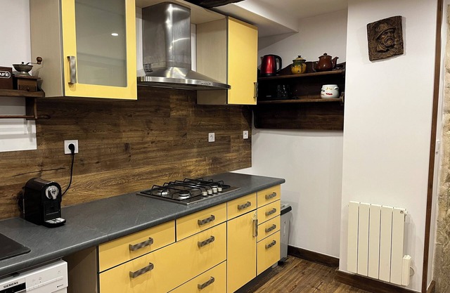 Renovated house 7 minutes from the A40 motorway and 6 hiking trails.