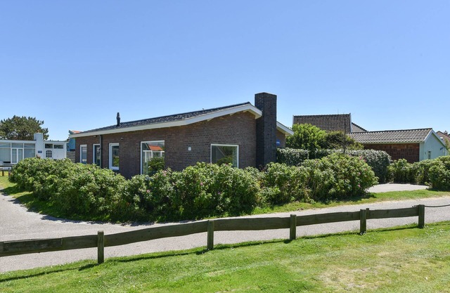 Renovated house directly behind the dunes, only 100m from the beach, close to the center