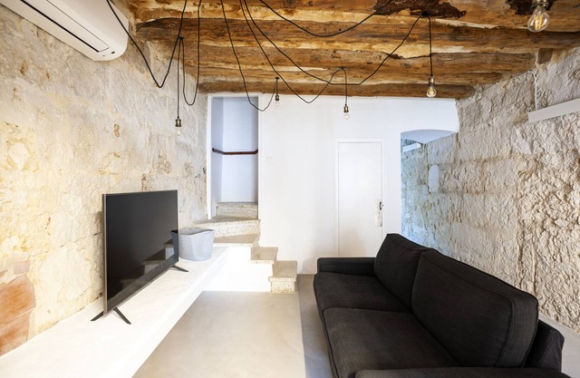Renovated house next to Banyoles lake