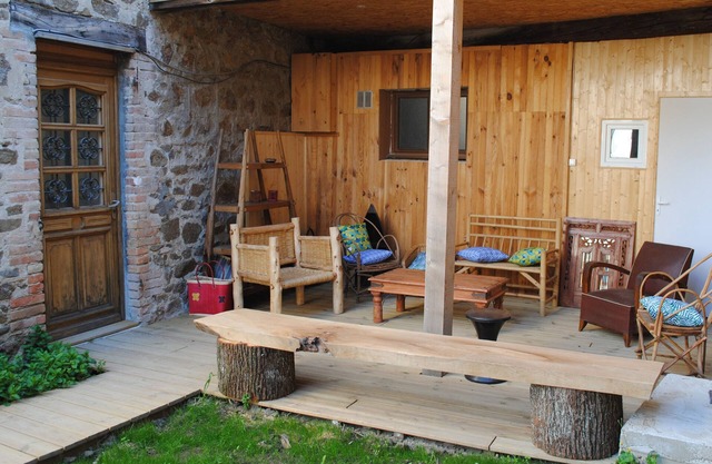 Renovated house with inner courtyard on Limony Creek